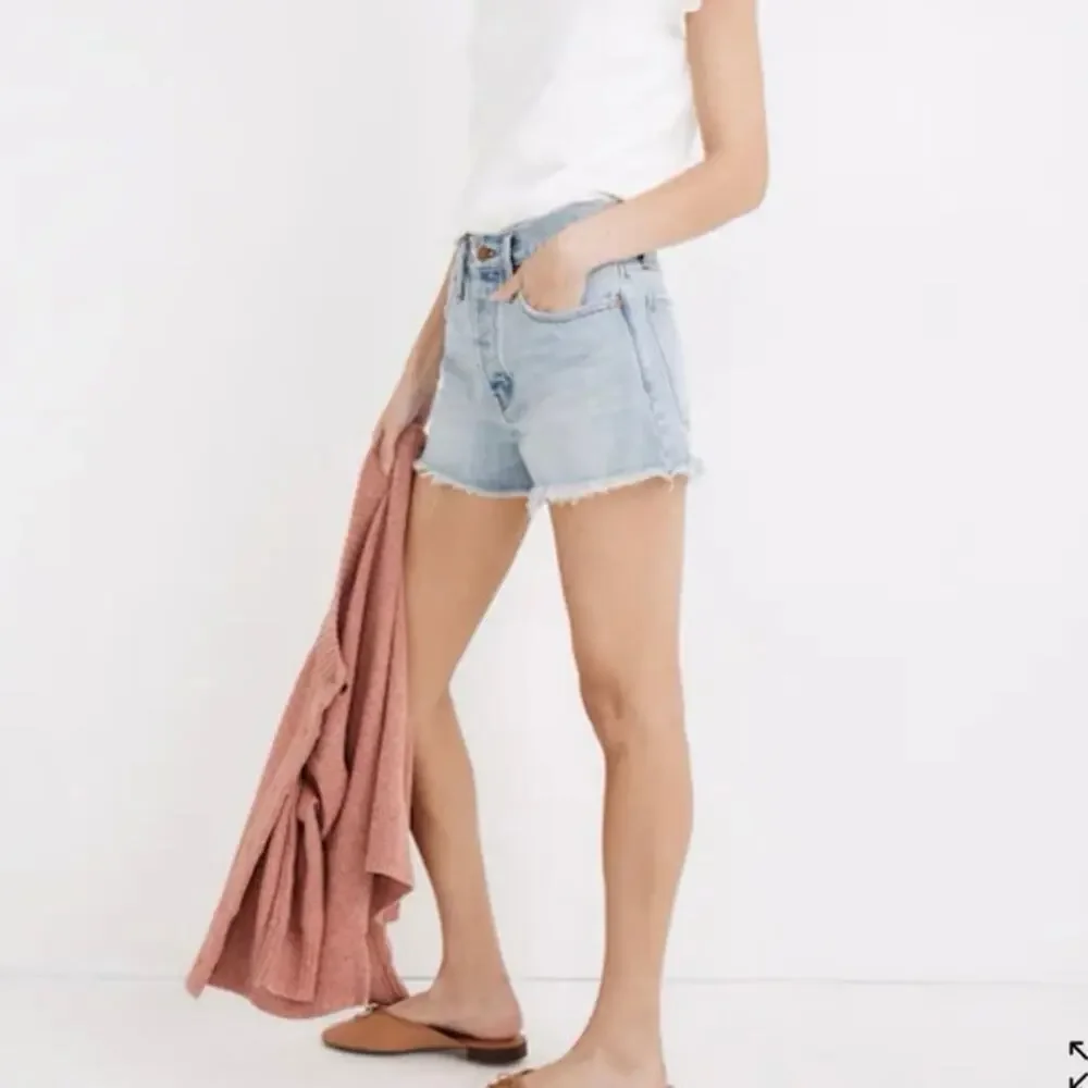 Madewell Relaxed Denim raw hem Shorts in Cedarcroft Wash size 29 - Picture 2 of 8